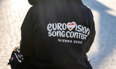 Promotion pour le concours de l'Eurovision 2026 sur un sweat-shirt, le 24 avril 2026 à Vienne  ( APA / MAX HERBST )