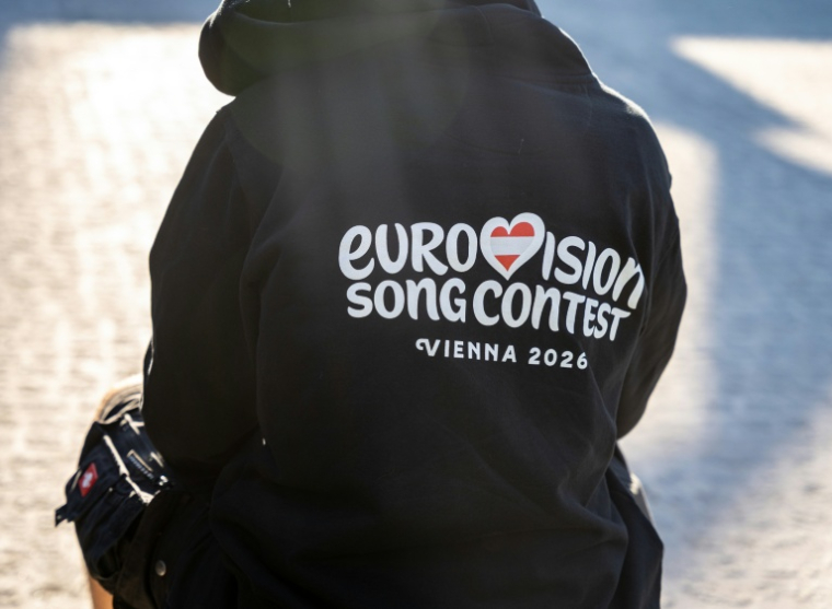 Promotion pour le concours de l'Eurovision 2026 sur un sweat-shirt, le 24 avril 2026 à Vienne  ( APA / MAX HERBST )