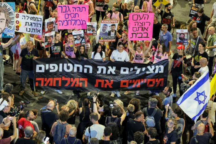 Des Israéliens manifestent à Tel-Aviv pour appeler à la libération des otages retenus à Gaza, le 28 juin 2025 ( AFP / Jack GUEZ )
