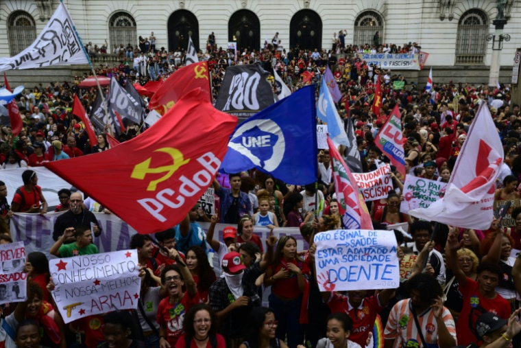 Des partisans du président de gauche Lula manifestent contre l'extrême droite à Rio de Janeiro, le 7 octobre 2026 ( AFP / Pablo PORCIUNCULA )