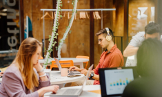 Il existe des espaces de coworking originaux et abordables pour les étudiants. ( crédit photo : Getty Images )
