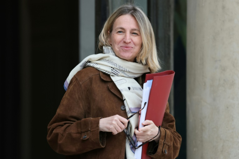 La ministre du Travail Astrid Panosyan-Bouvet à la sortie du Conseil des ministres à l'Elyée, le 16 juillet 2025 à Paris ( AFP / Ludovic MARIN )
