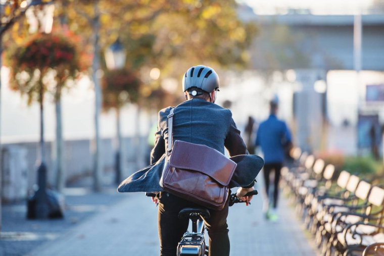Le titre-mobilité, une nouveauté pour les salariés en 2022 / iStock-Halfpoint
