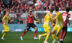 Bundesliga : Leverkusen perd le contact, bonne opération pour Fribourg