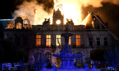 La mairie de Limoges incendiée le 17 octobre 2026 ( AFP / PASCAL LACHENAUD )