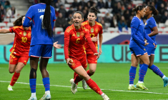 La France termine son année par une lourde défaite contre l'Espagne