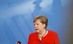 MERKEL PRÉDIT DES INVESTISSEMENTS POST-COVID "GIGANTESQUES"