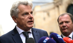 Le secrétaire national du parti communiste Fabien Roussel, à Matignon, Paris, le 8 octobre 2025 ( AFP / Bertrand GUAY )