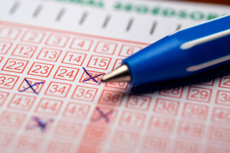 Billet de Loto gagnant retrouvé après la date limite : avez-vous un recours ? / iStock.com - Daniel Tamas Mehes