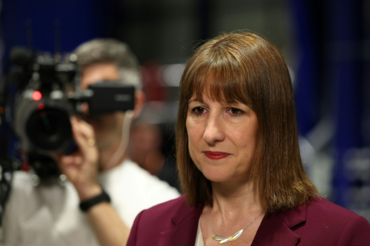 La ministre britannique des Finances Rachel Reeves lors d'une visite à l'usine Rolls Royce à Derby, dans le centre de l'Angleterre, le 15 mai 2025 ( POOL / Darren Staples )