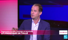 Menace de motion de censure : Michel Barnier alerte sur le risque "de turbulences graves"