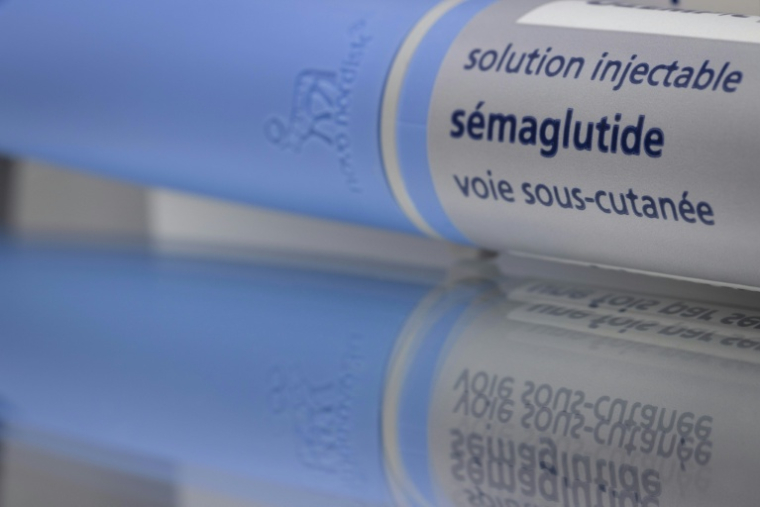 Pour le sémaglutide seul, commercialisé sous la marque Wegovy, la perte de poids n'est que d'environ 10%. En revanche, le sémaglutide seul est, avec le tirzépatide, l'un des seuls GLP-1 à montrer des résultats probants pour réduire les risques cardiovasculaires ( AFP / JOEL SAGET )