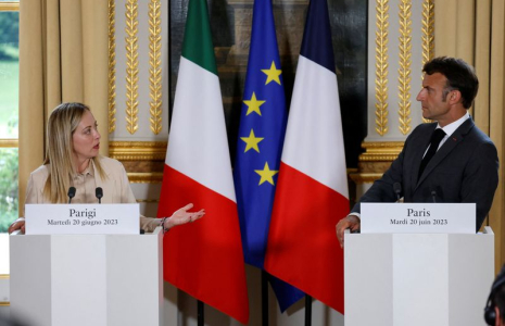 Le président français Emmanuel Macron et la Première ministre italienne Giorgia Meloni se rencontrent à Paris