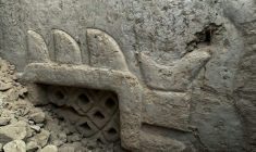 Photo diffusée par l'Université catholique pontificale du Pérou, le 22 juillet 2025, d'une fresque murale préhispanique découverte sur le site archéologique de Huaca Yolanda; dans la région de La Libertad, au Pérou ( Université catholique pontificale du Pérou / Handout )