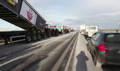 Les agriculteurs polonais bloquent des autoroutes pour protester contre l'accord du Mercosur