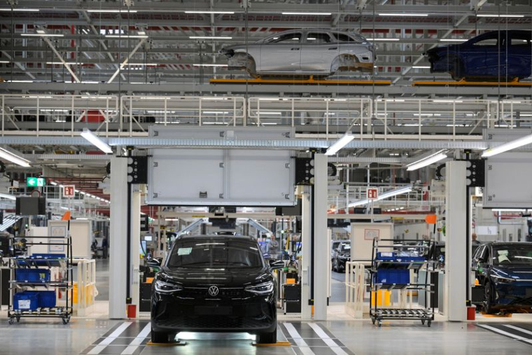 Le ministre allemand de l'Economie Robert Habeck visite une usine Volkswagen à Emden