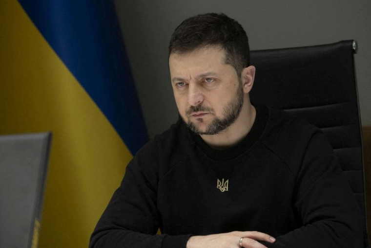Le président ukrainien, Volodimir Zelensky, s'adresse aux ministres de la défense à Kiev
