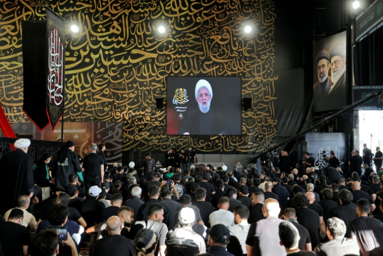 Le secrétaire général du Hezbollah, Naïm Kassem, s'adresse à la foule dans un message télévisé, dans la banlieue du Sud de Beyrouth, au Liban, le 17 Juin 2026 ( AFP / Anwar AMRO )