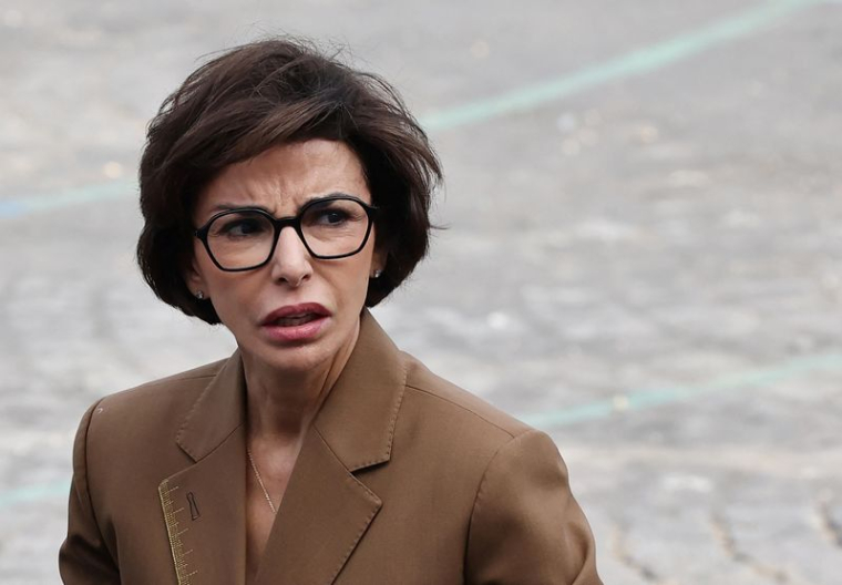 Rachida Dati arrive lors du défilé du 14 juillet