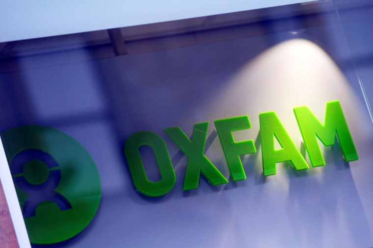 Logo d'Oxfam sur une librairie de Glasgow le 10 février 2018 ( AFP / Andy Buchanan )