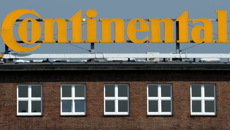Le logo de l'entreprise allemande de pneumatiques Continental est représenté au siège social de Hanovre