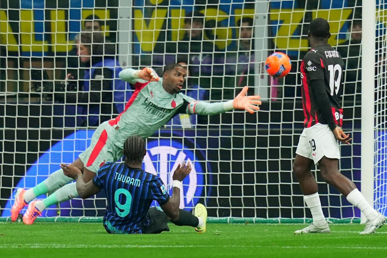 Mike Maignan bat l’Inter