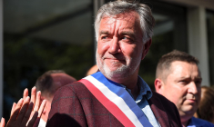 Yannick Morez, ancien maire de Saint-Brevin-les-Pins (Loire-Atlantique), qui a démissionné après avoir été la cible de menaces et violences de l'extrême droite en mai dernier. ( AFP / SEBASTIEN SALOM-GOMIS )