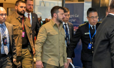 Le président ukrainien Volodomyr Zelenskiy lors d'une conférence à Singapour