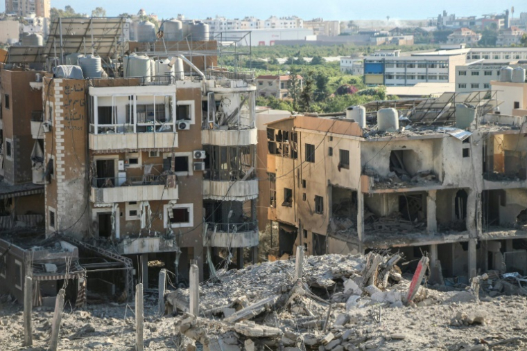 Gravats dans le secteur de Burj al-Chamali, près de Tyr dans le sud du Liban visé par une frappe israélienne, le 2 juin 2026. ( AFP / Kawnat HAJU )