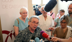 Thierry Thiennot, le fils de Gabriel Thiennot, devant la presse après la décision de la Cour de révision, à Paris, le 2 juillet 2026 ( AFP / Thomas SAMSON )