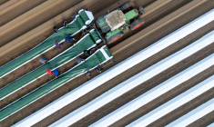 La PAC en cours (2021-2027) répartit notamment 270 milliards d'aides directes aux agriculteurs ( AFP / RALF HIRSCHBERGER )