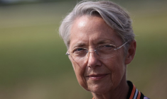 Reporter l'âge de départ en retraite à 65 ans "n'est pas un totem", a défendu la Première ministre Élisabeth Borne mardi sur Franceinfo. ( AFP / THOMAS COEX )