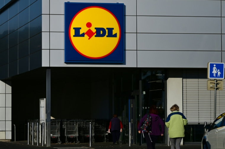 Lidl, l'un des premiers annonceurs, va arrêter la publicité à la télévision traditionnelle en France, a annoncé le discounter allemand  ( AFP / GABRIEL BOUYS )