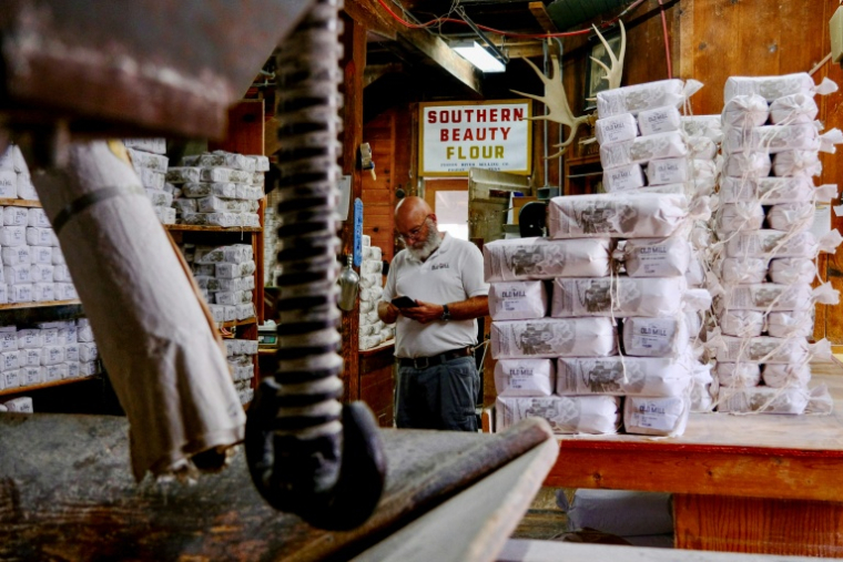 Chuck Childers, meunier dans le Vieux Moulin à Pigeon Forge, dans le Tennessee (sud) le 27 août 2026 ( AFP / Michael Mathes )