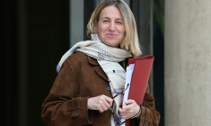 La ministre chargée du Travail et de l'Emploi, Astrid Panosyan-Bouvet, quitte le conseil des ministres de l'Élysée à Paris, le 16 juillet 2025 ( AFP / Ludovic MARIN )