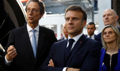 Le président français Emmanuel Macron visite le site de Safran à Villaroche près de Paris