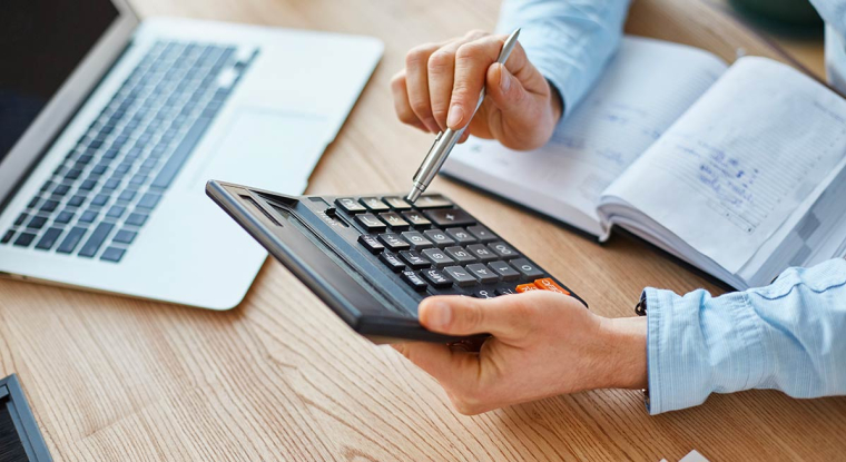 Les aides financières aux enfants majeurs ne sont déductibles que dans la limite d’un certain plafond fixé à 6 368 euros (© DR)