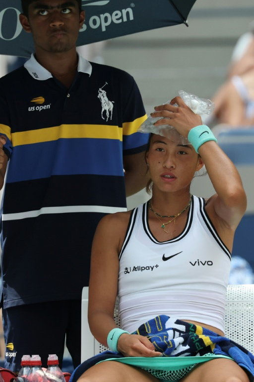 La Chinoise Zheng Qinwen lors du quart de finale de l'US Open contre la joueuse du Kazakhstan Elena Rybakina le 9 septembre 2026 à New York ( AFP / TIMOTHY A. CLARY )