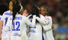 OL Lyonnes écrase Manchester United et prend une grosse option sur les quarts