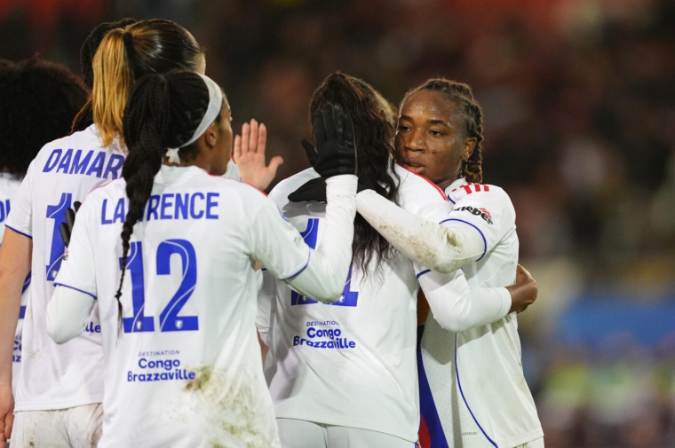 OL Lyonnes écrase Manchester United et prend une grosse option sur les quarts