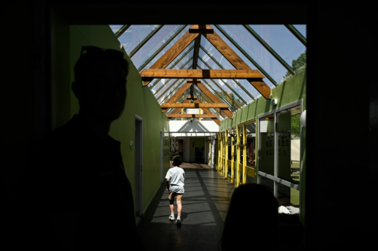 Photo prise le 28 mai 2026 de la verrière de l'école l'Isle-Verte de Soustons, dans les Landes, sous laquelle la température est montée à 53°C en début de semaine ( AFP / Philippe LOPEZ )