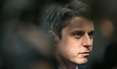 Gabriel Attal répond aux questions de la presse, le 1er mai 2026 à Vanves (Hauts-de-Seine) ( AFP / Julie SEBADELHA )