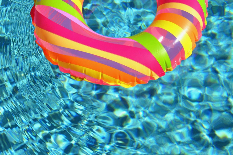 Il est important de choisir l'accessoire de flottaison en fonction de l'aisance des enfants dans l'eau. (illustration) (PublicDomainPictures / Pixabay)