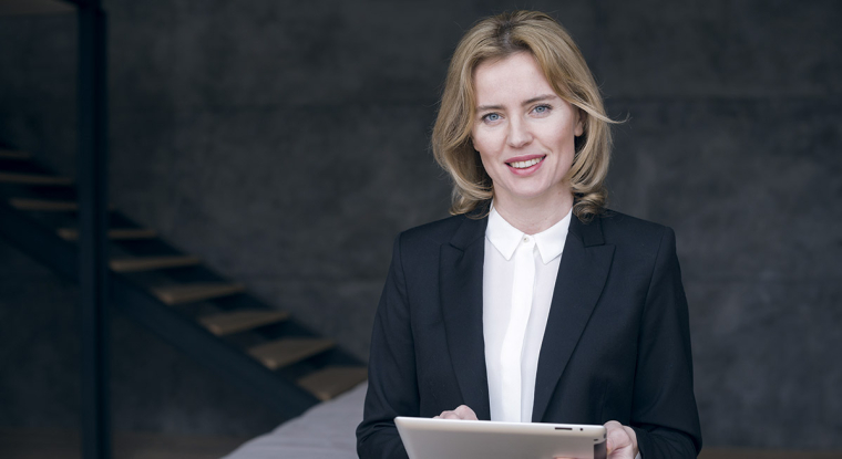 Les conseils du Revenu à Cécile, ingénieur dans la tech. (© Freepik)