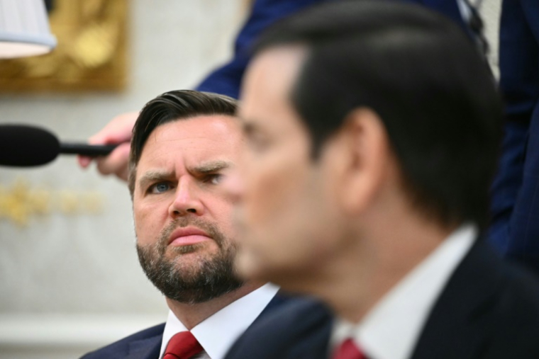 Le vice-président américain JD Vance pendant la rencontre du président américain Donald Trump et du président ukrainien Volodymyr Zelensky dans le Bureau ovale, à la Maison Blanche, le 18 août 2025 ( AFP / Mandel NGAN )