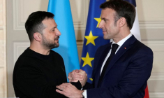 Le président français Emmanuel Macron et son homologue ukrainien Volodymyr Zelenskiy