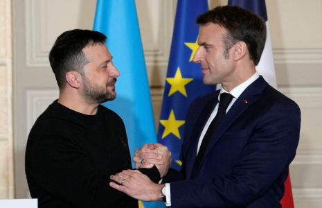 Le président français Emmanuel Macron et son homologue ukrainien Volodymyr Zelenskiy