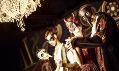 Plutôt que d’acheter un déguisement qui ne sera porté qu’une fois, mieux vaut le louer. ( crédit photo : Getty Images )