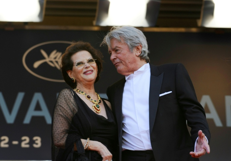 Claudia Cardinale et Alain Delon, le 14 mai 2010 à Cannes ( AFP / Anne-Christine POUJOULAT )