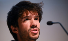 L'avocat Juan Branco, lors d'une conférence de presse, le 22 juin 2023 à Paris ( AFP / Stefano RELLANDINI )